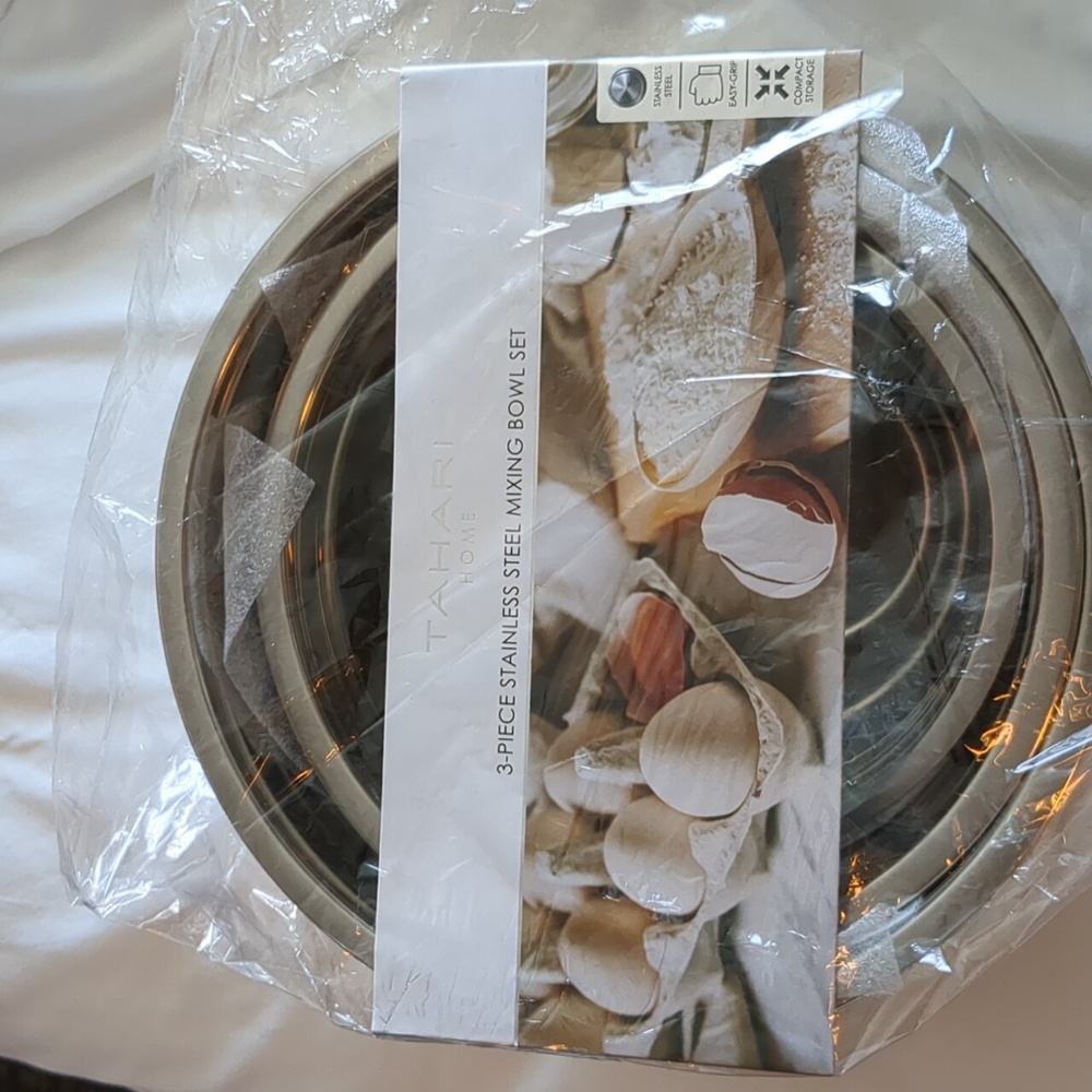 Tahari Home 3-Piece Stainless Steel Mixing Bowl Set *NEW WITH TAG*